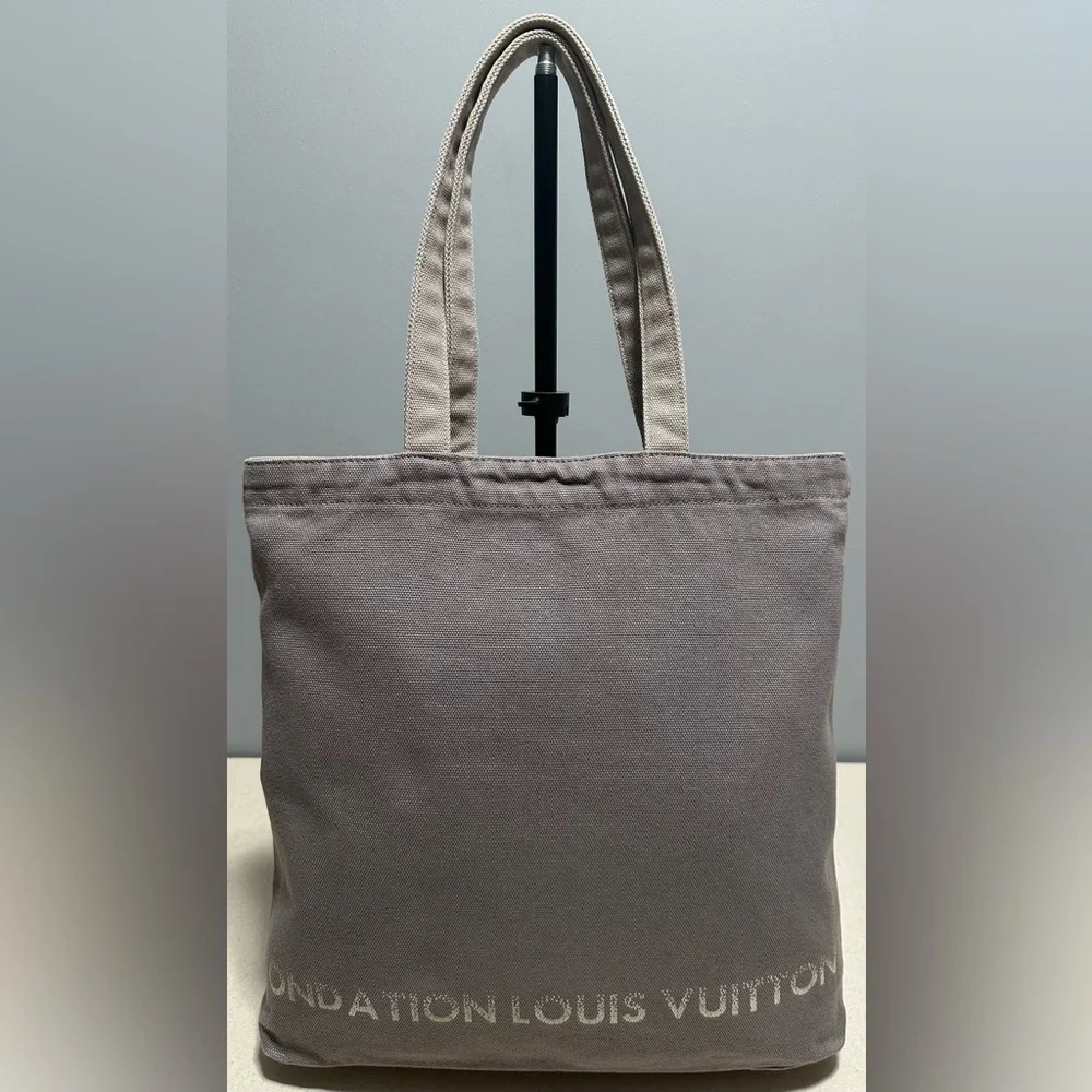 Louis Vuitton Fondation Paris Limited Edition Tote Bag Cotton Grey Unisex - Picture 3 of 11